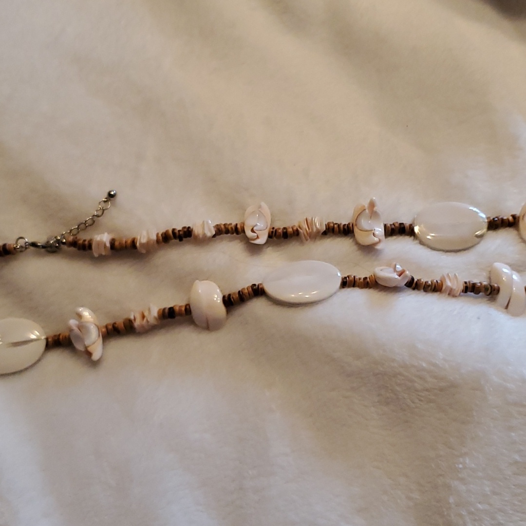 She'll Necklace